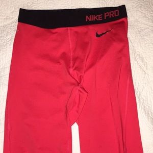 Nike Pro Women’s Capri tights